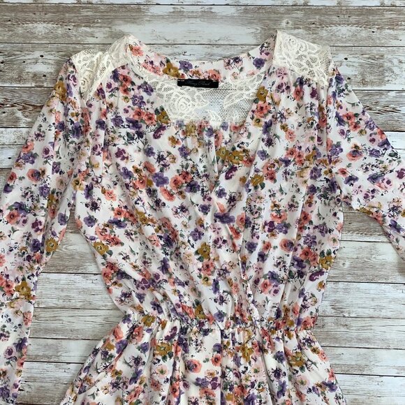 Honey Punch Floral Print & Lace Romper - Picture 4 of 8